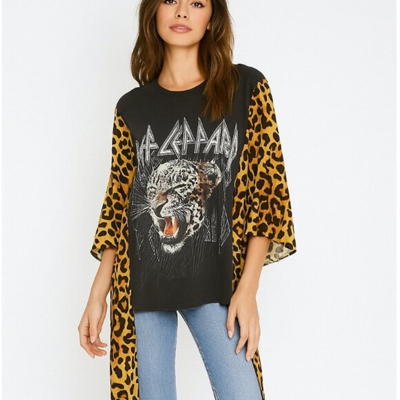 Def Leppard Women's Up cycled Black Leopard Print Sleeve Graphic Tee Size XS - Picture 1 of 6